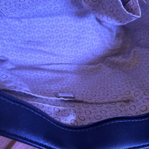 GUESS Los Angeles EUC Large Tote with removable Wristlet/Clutch - Picture 5 of 10